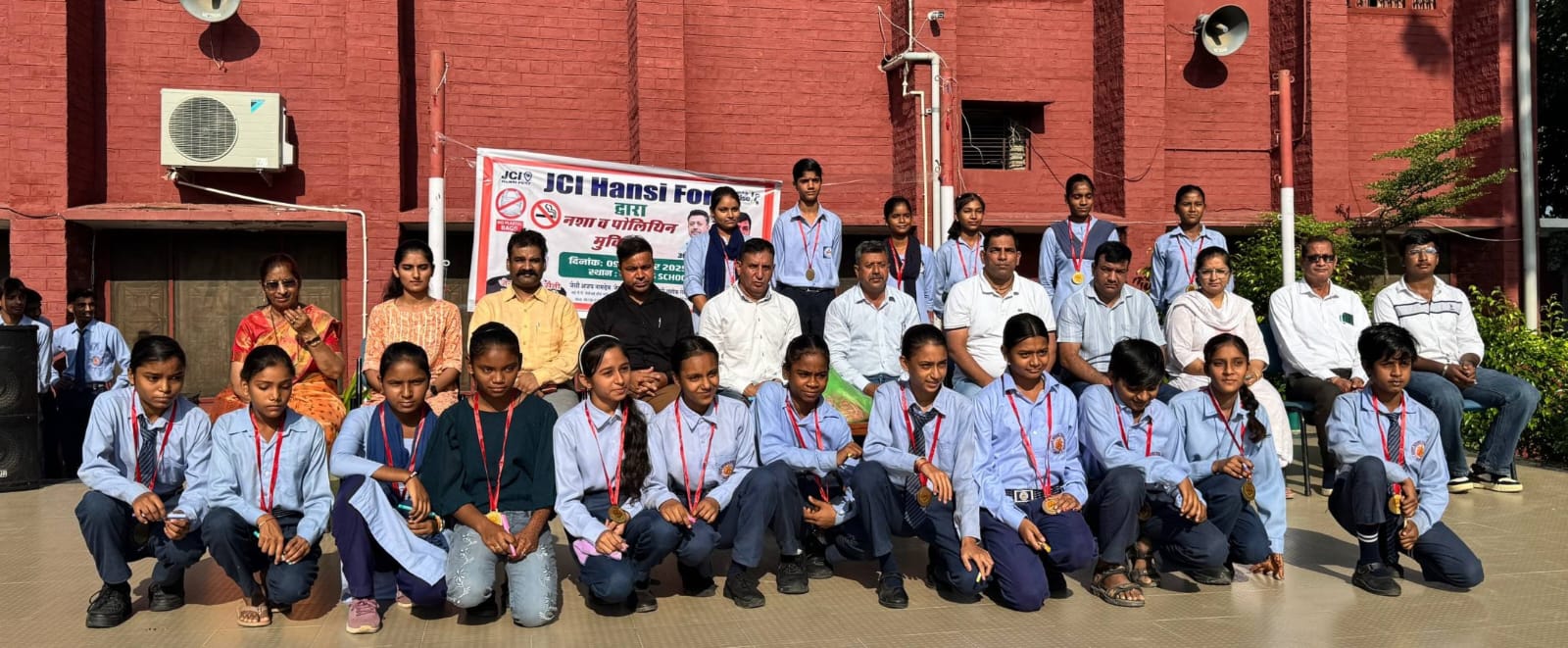 JCI campaign in Hansi – message of freedom from drugs and polythene, students took a collective pledge.